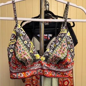 Boohoo Multicolor Floral and Geometric Crop Top